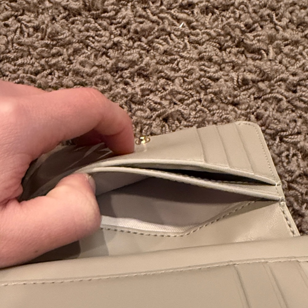 Marc Jacobs Ivory Wallet with Gold Accent - Picture 4 of 9